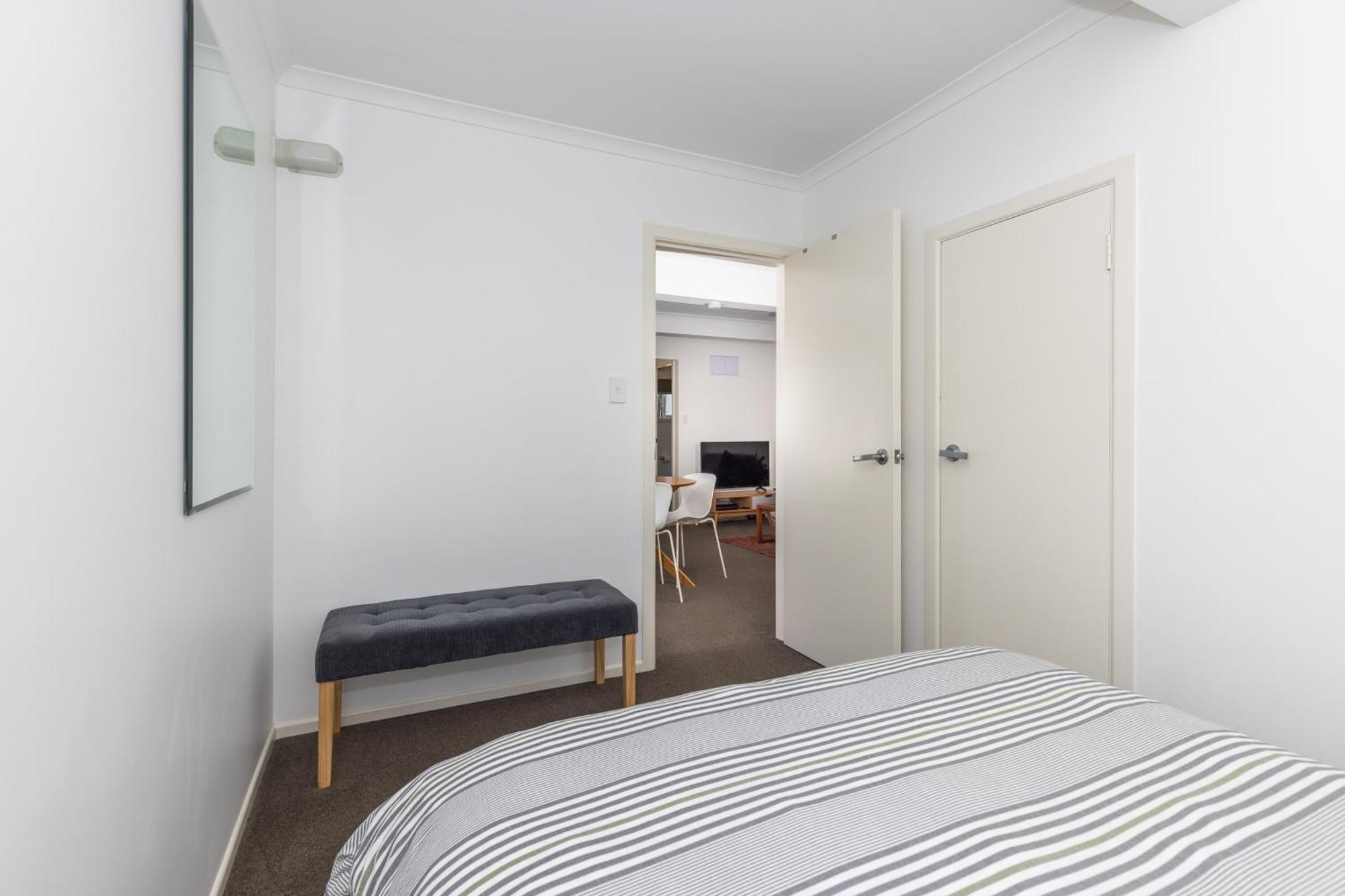 2 Bedroom Home Away From Home Near Cbd & Private Parking Hamilton Eksteriør bilde
