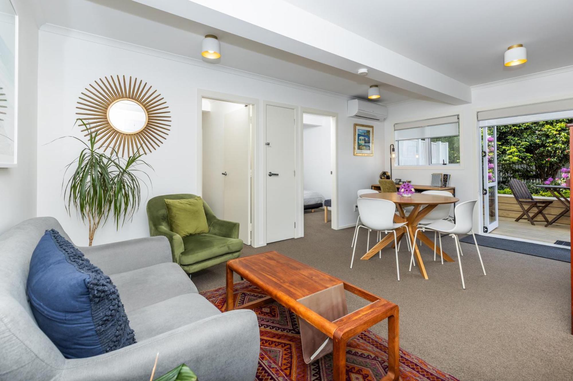 2 Bedroom Home Away From Home Near Cbd & Private Parking Hamilton Eksteriør bilde