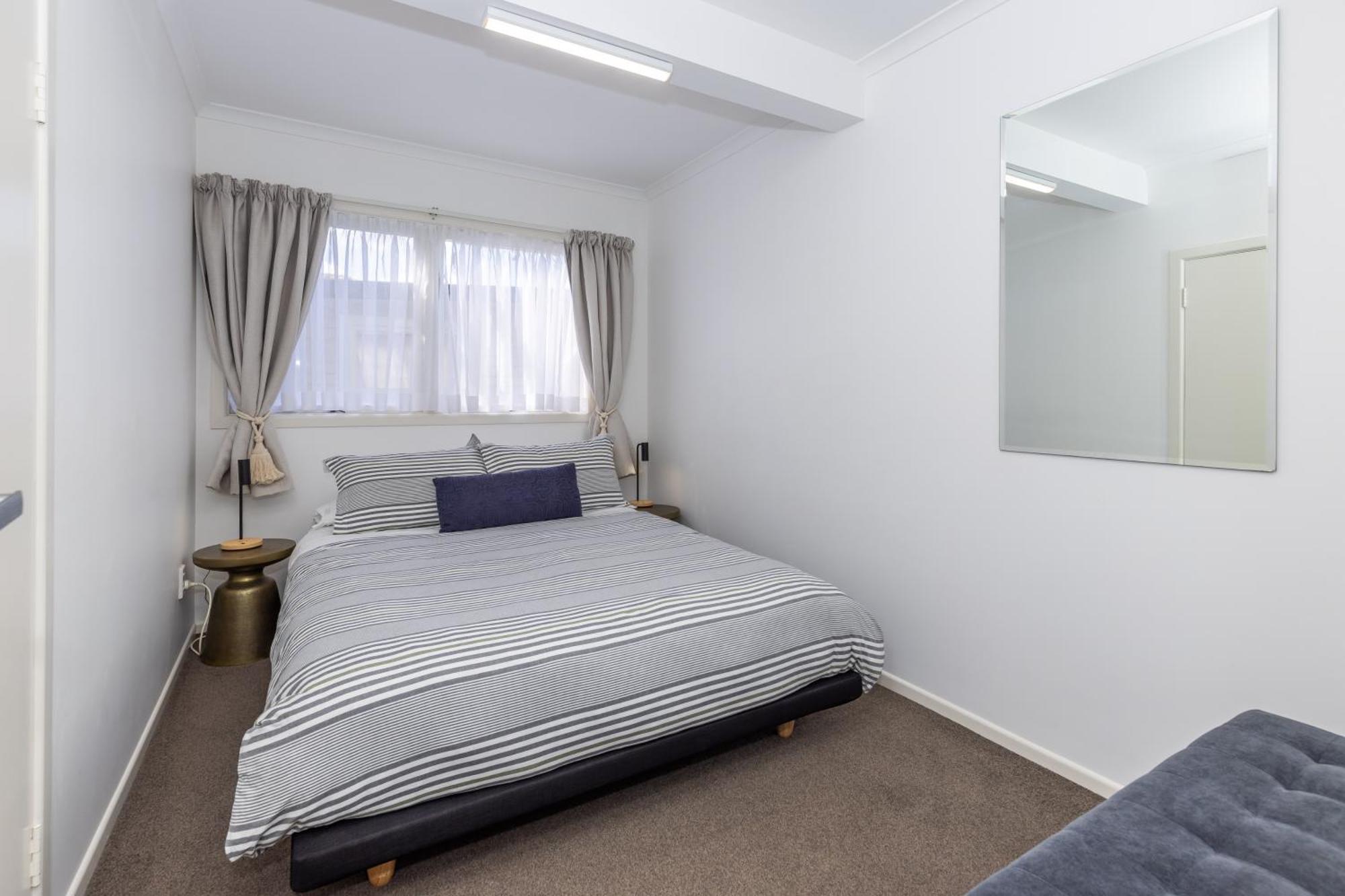 2 Bedroom Home Away From Home Near Cbd & Private Parking Hamilton Eksteriør bilde