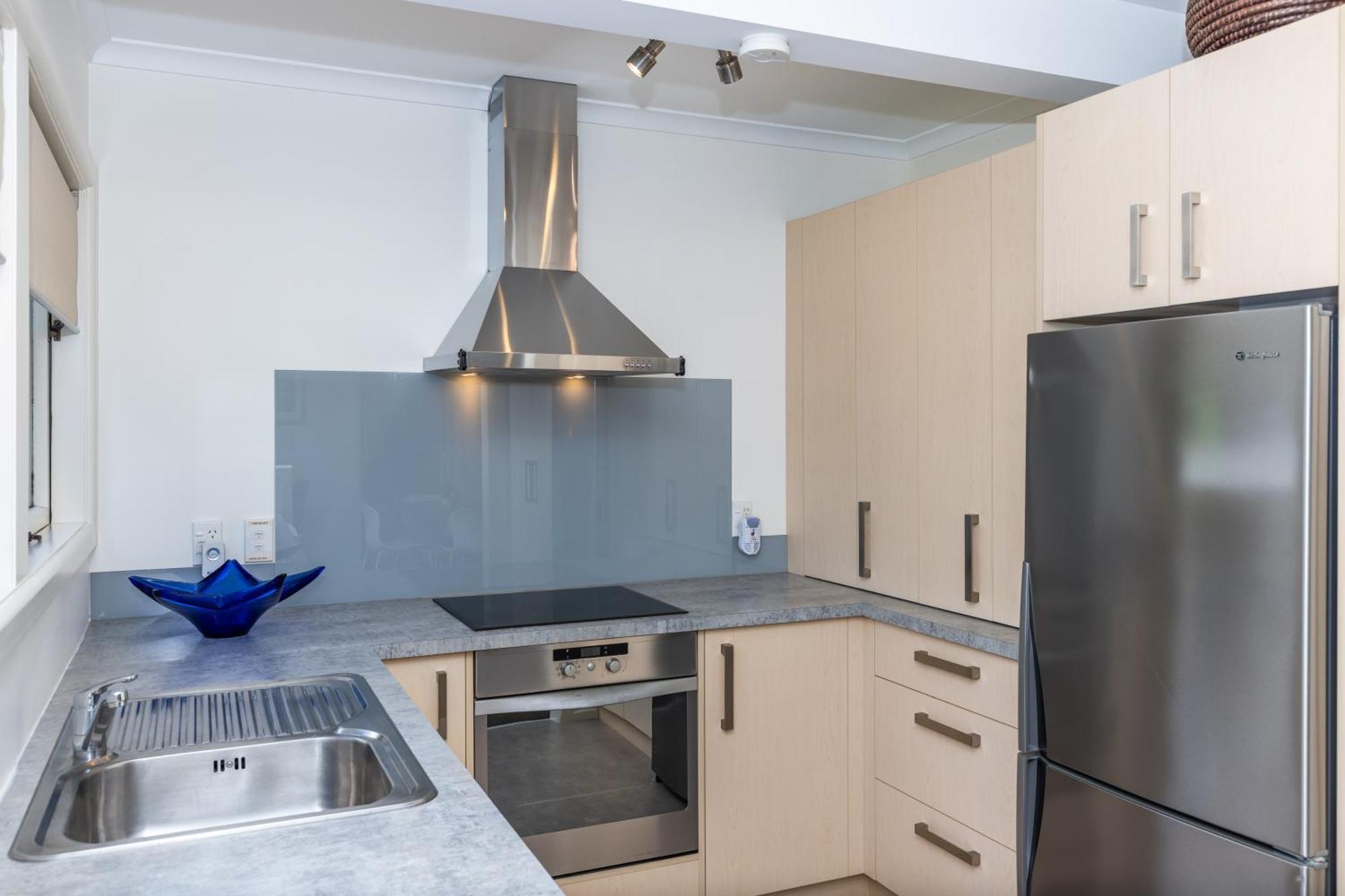 2 Bedroom Home Away From Home Near Cbd & Private Parking Hamilton Eksteriør bilde