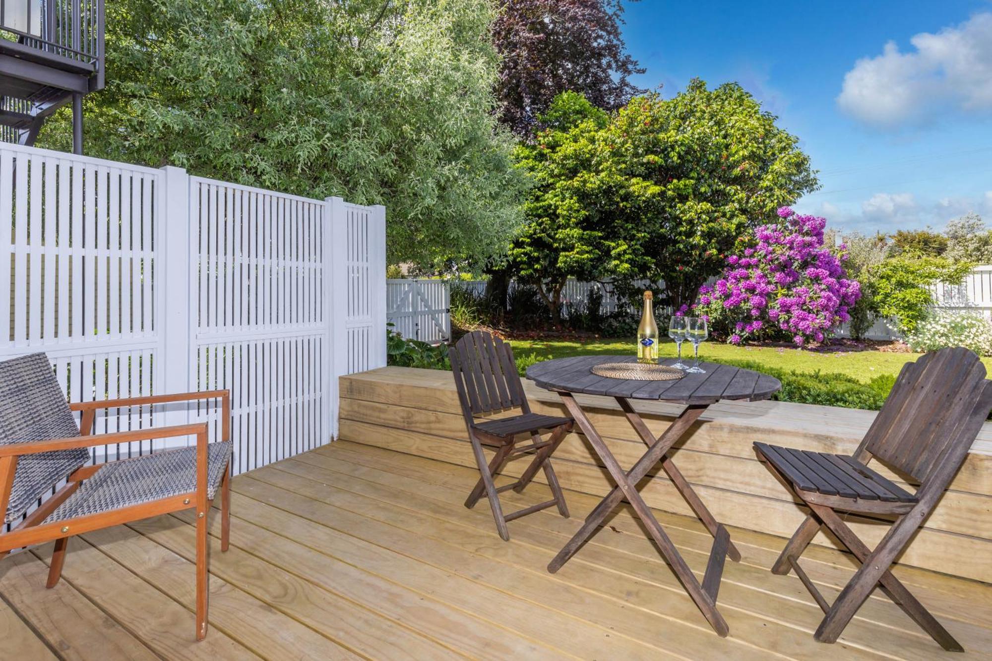 2 Bedroom Home Away From Home Near Cbd & Private Parking Hamilton Eksteriør bilde